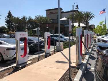 Redondo Beach supercharger - first encounter with almost all stalls being occupied